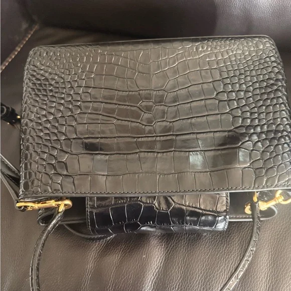 Elegant Black Crocodile-Embossed Handbag - Picture 13 of 15
